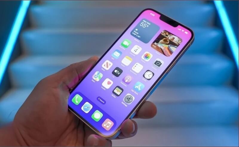 Màn hình iPhone 14 Plus tấm nền OLED, chuẩn độ phân giải Super Retina XDR