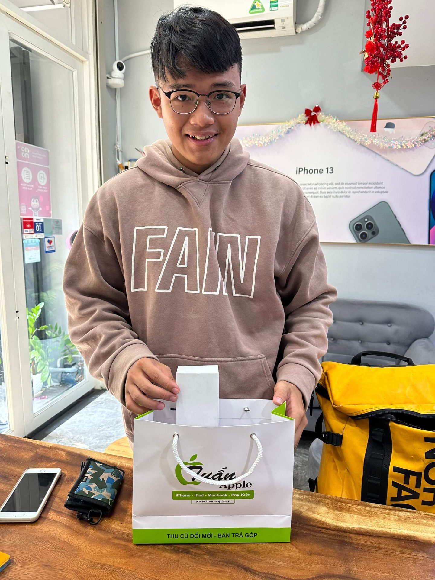 Khách hàng đã sử dụng dịch vụ thu mua iPhone cũ tại Tuấn Apple