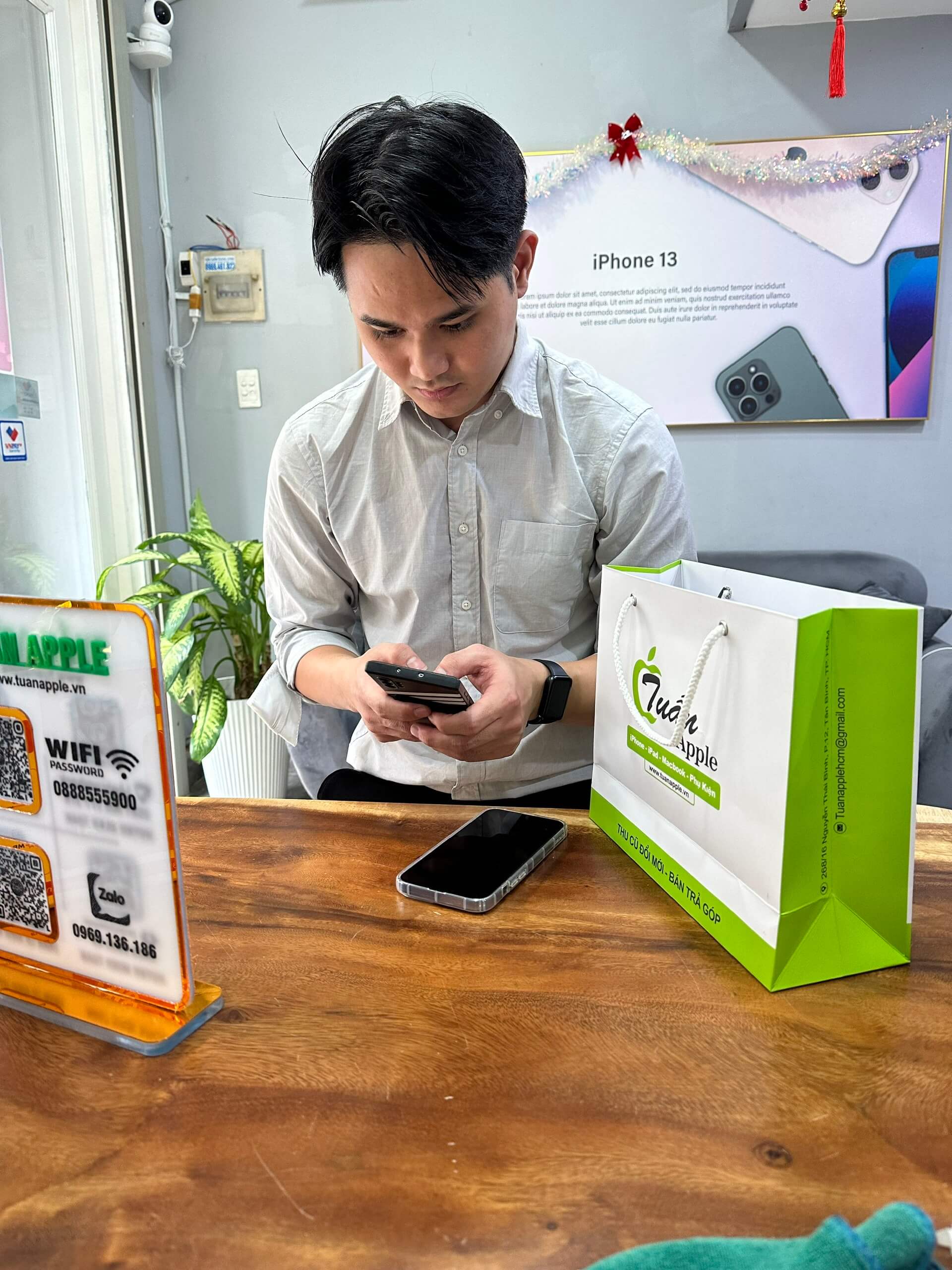 Khách hàng đã sử dụng dịch vụ thu mua iPhone cũ tại Tuấn Apple