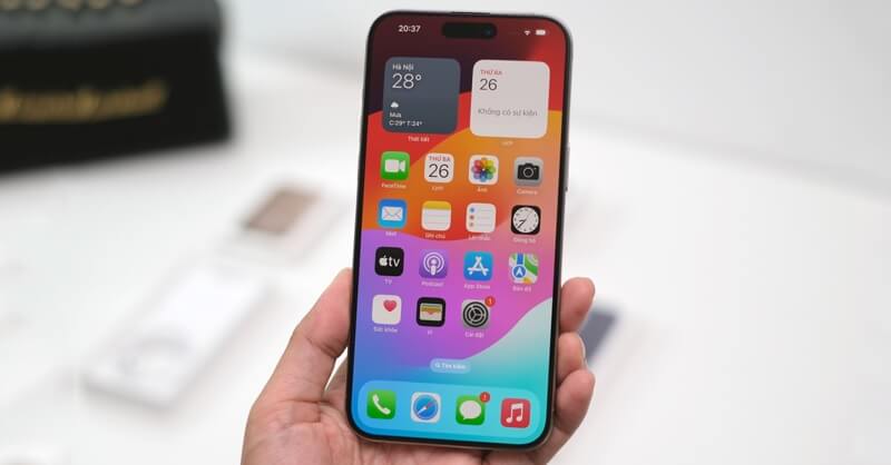 iPhone 15 Pro Max màn hình OLED Super Retina XDR