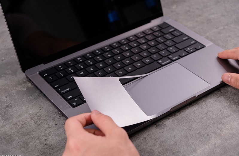 Có nên dán trackpad Macbook không?