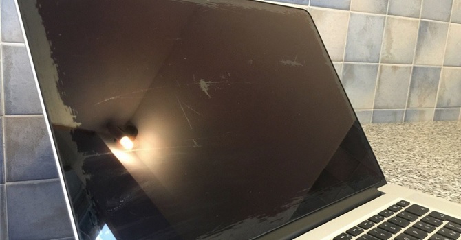 Nguyên nhân Macbook mở không lên màn hình