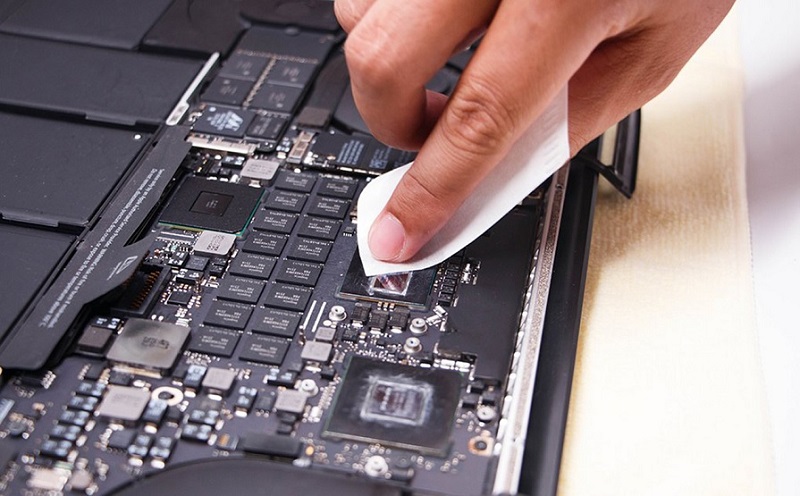 Nguyên nhân Macbook mở không lên màn hình