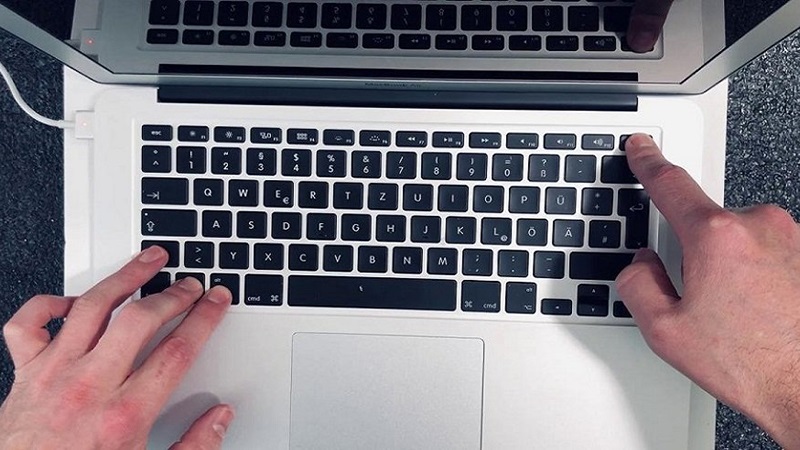 Cách khắc phục macbook mở không lên màn hình