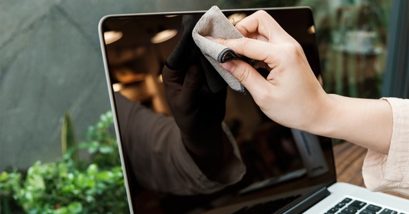 Hướng dẫn sử dụng hạn chế tình trạng Macbook bị móp