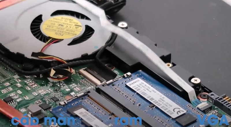 Nguyên nhân màn hình Macbook bị sọc ngang