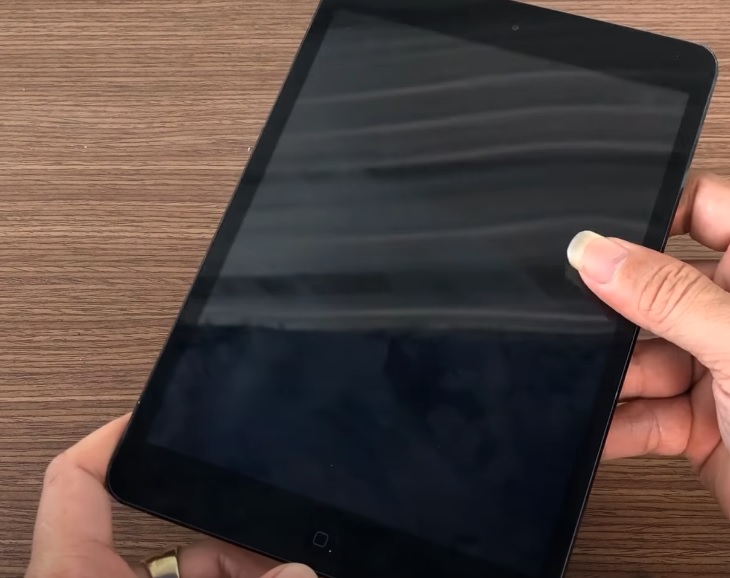 Apple có bảo hành lỗi iPad bị đen màn hình mà vẫn có tiếng không?