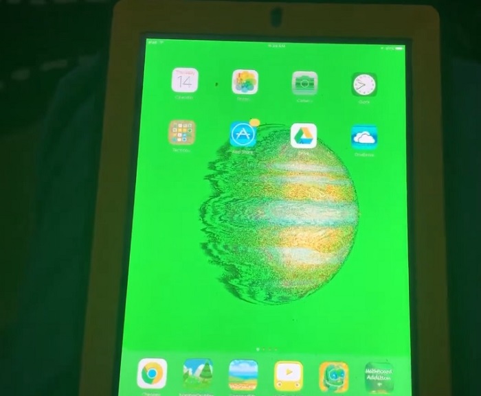 Vì sao màn hình iPad Air 2 bị nhòe màu?