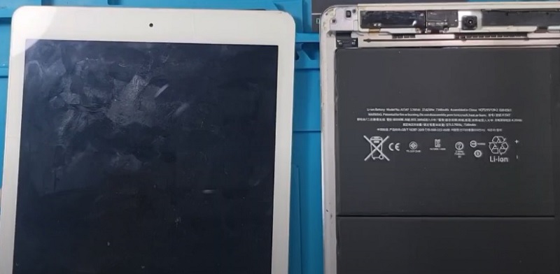 Khắc phục màn hình iPad Air 2 bị nhòe màu bằng cách ép cáp màn hình