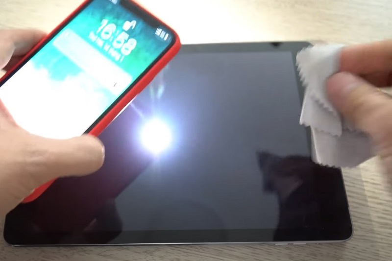 Cách khắc phục màn hình iPad bị đốm đen