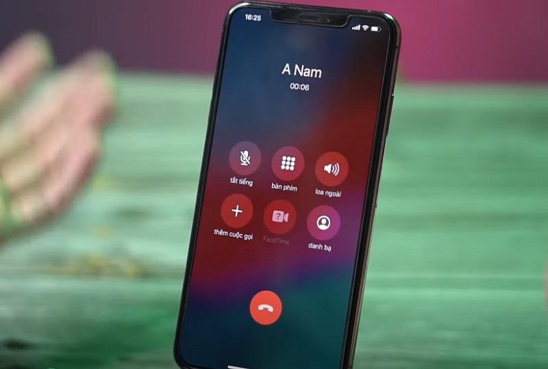 Thực hiện 1 cuộc gọi để test loa trong iPhone