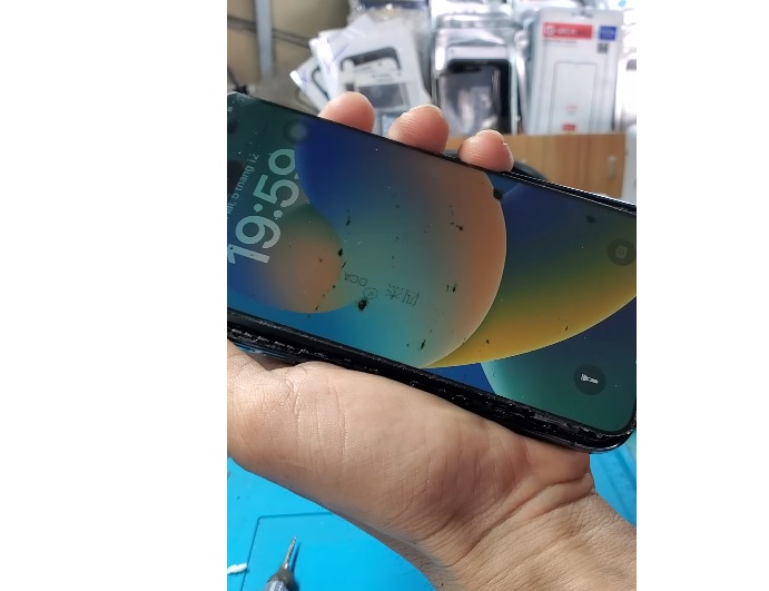 Dấu hiệu iPhone X bị chảy mực