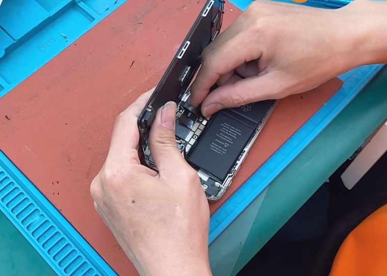 Cách khắc phục iPhone X bị chảy mực bằng cách thay màn hình lớn