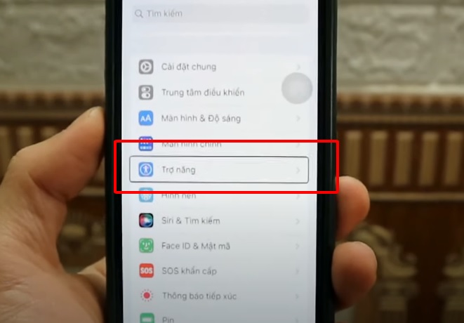 Khắc phục iPhone không vuốt được từ dưới bằng cách tắt tính năng Voice Over