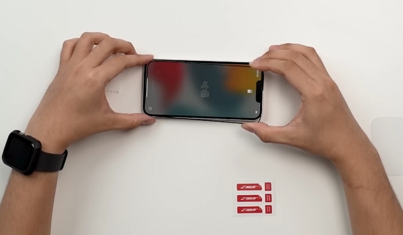 Khắc phục iPhone không vuốt được từ dưới bằng cách do miếng dán cường lực