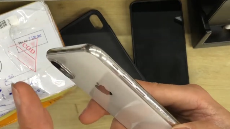 Nguyên nhân iPhone X tróc viền 