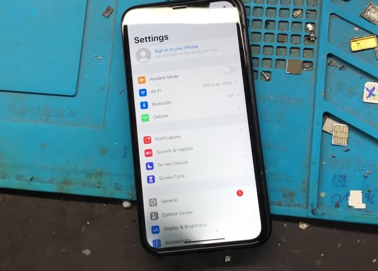 Mang điện thoại đến trung tâm sửa chữa uy tín