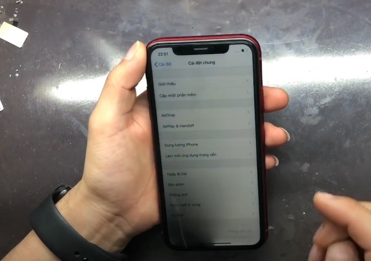 Cách nhận biết màn hình iPhone bị đen 1 góc