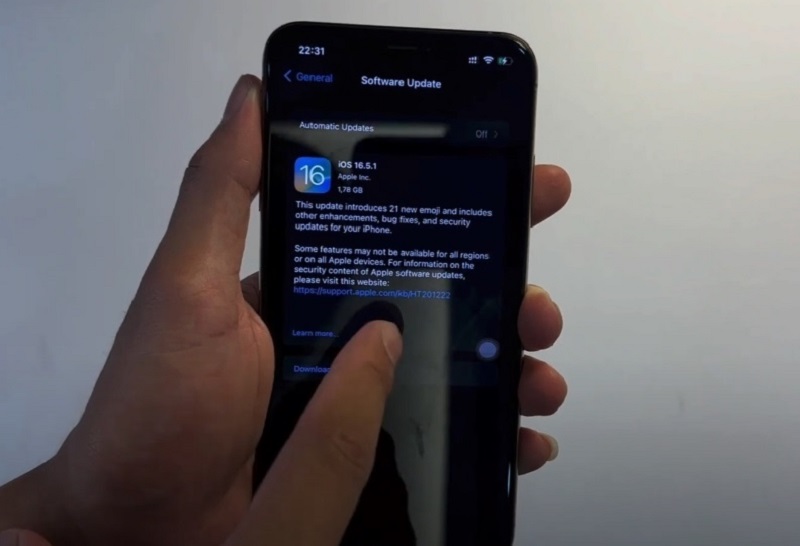 Cập nhật hệ điều hành mới nhất khắc phục màn hình iPhone bị giật lag