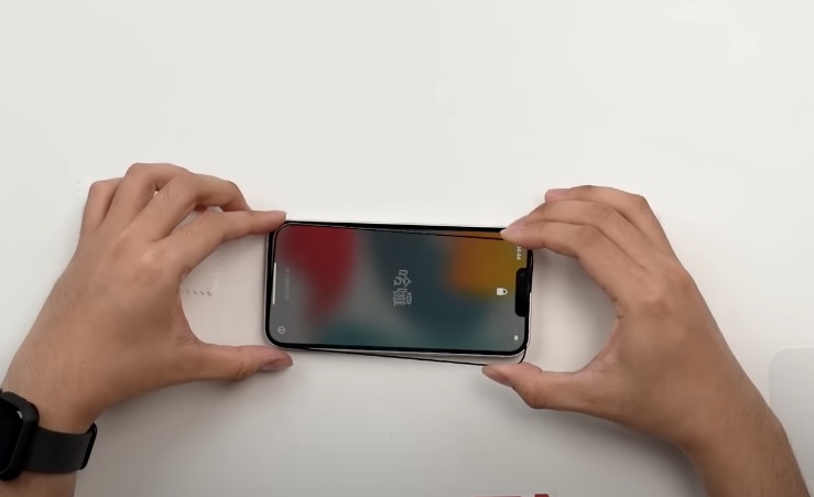 Khắc phục iPhone 11 bị đơ màn hình bằng cách kiểm tra miếng dán iPhone