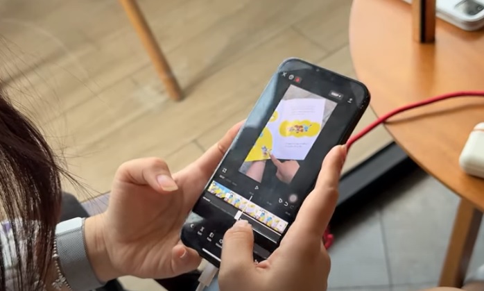 Nguyên nhân iPhone 11 pro max bị nóng máy do vừa sạc vừa dùng điện thoại