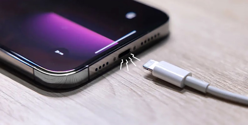 iPhone bị nhiễm điện khi sạc - Nguyên nhân tại sao