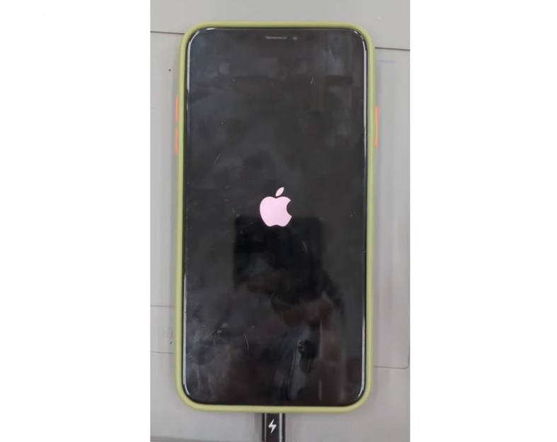Dấu hiệu iPhone X sạc không vào pin
