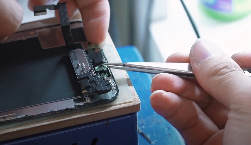 Lưu ý khi thay màn hình hình iPhone XS Max bị vỡ