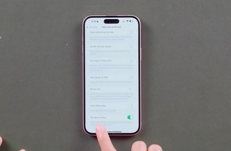 Khắc phục màn hình iPhone tự nhiên bị tối bằng cách kiểm tra độ sáng màn hình tự động