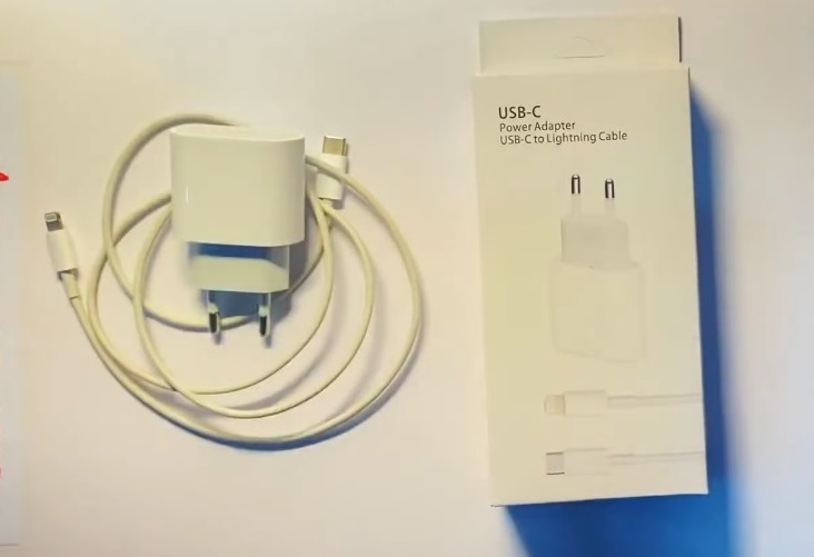 Khắc phục điện thoại tự nhiên tắt nguồn mở không lên bằng cách thay bộ sạc chính hãng