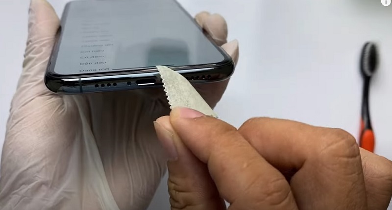 Khắc phục chuông điện thoại iPhone bị nhỏ dần bằng cách kiểm tra và vệ sinh loa