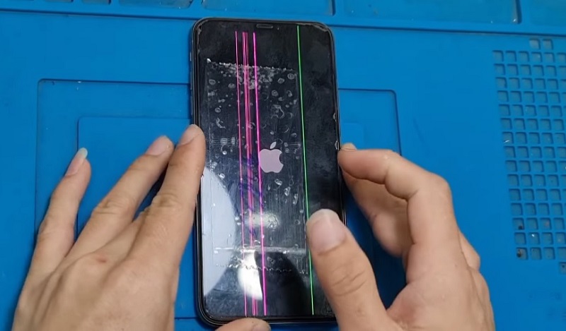 khắc phục iPhone XS Max bị lỗi màn hình sọc xanh