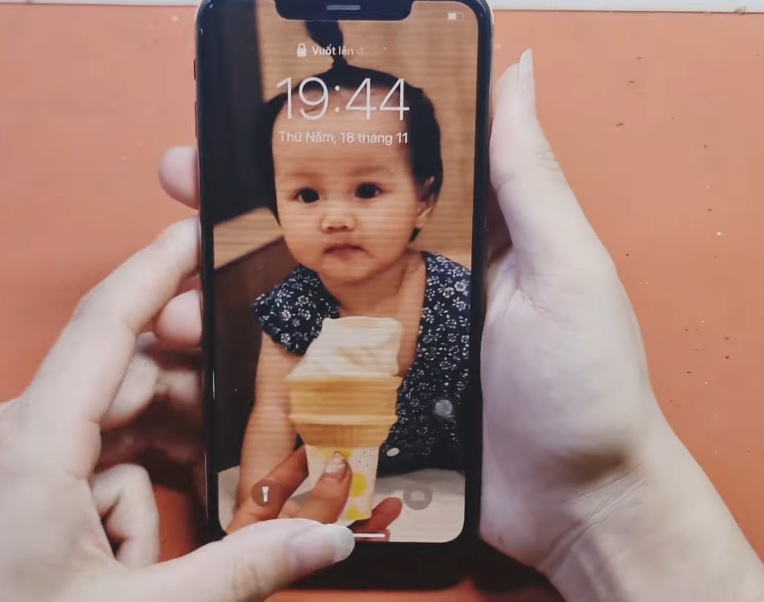 iPhone XS Max bị lỗi màn hình nháy, nhiễu