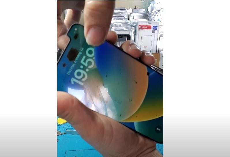 iPhone XS Max bị lỗi màn hình đen, chấm mực, phản quang