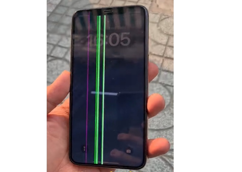 iPhone XS Max bị lỗi màn hình sọc xanh