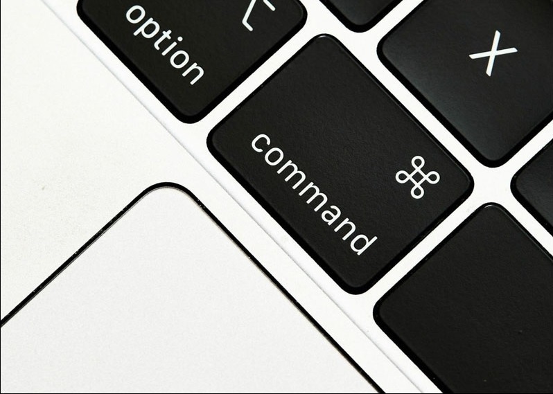 Giữ phím Control bấm chuột phải trên Macbook