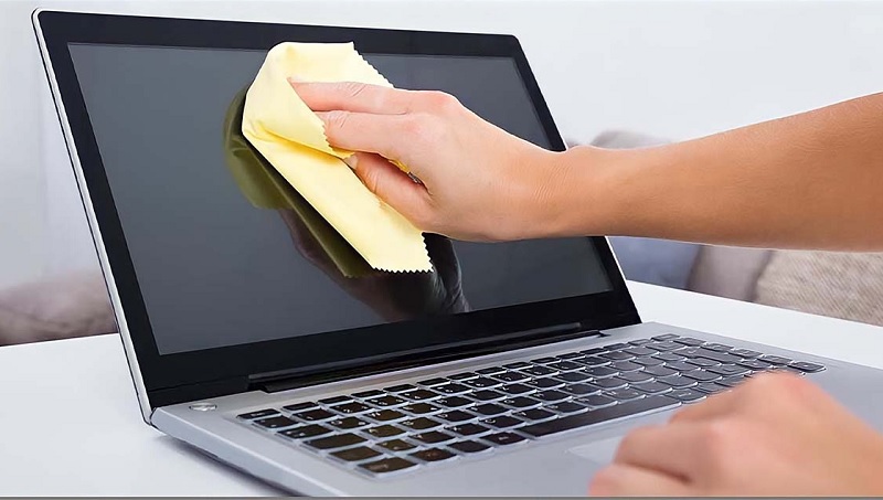 Khắc phục Macbook không lên nguồn​ bằng cách vệ sinh Macbook