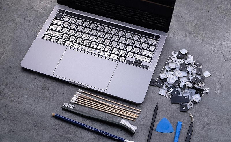 Cách vệ sinh bàn phím Macbook nâng cao