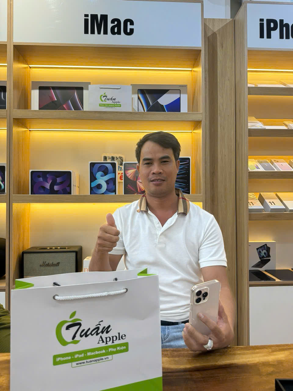 Khách hàng đã sử dụng dịch vụ thu mua iPhone cũ tại Tuấn Apple