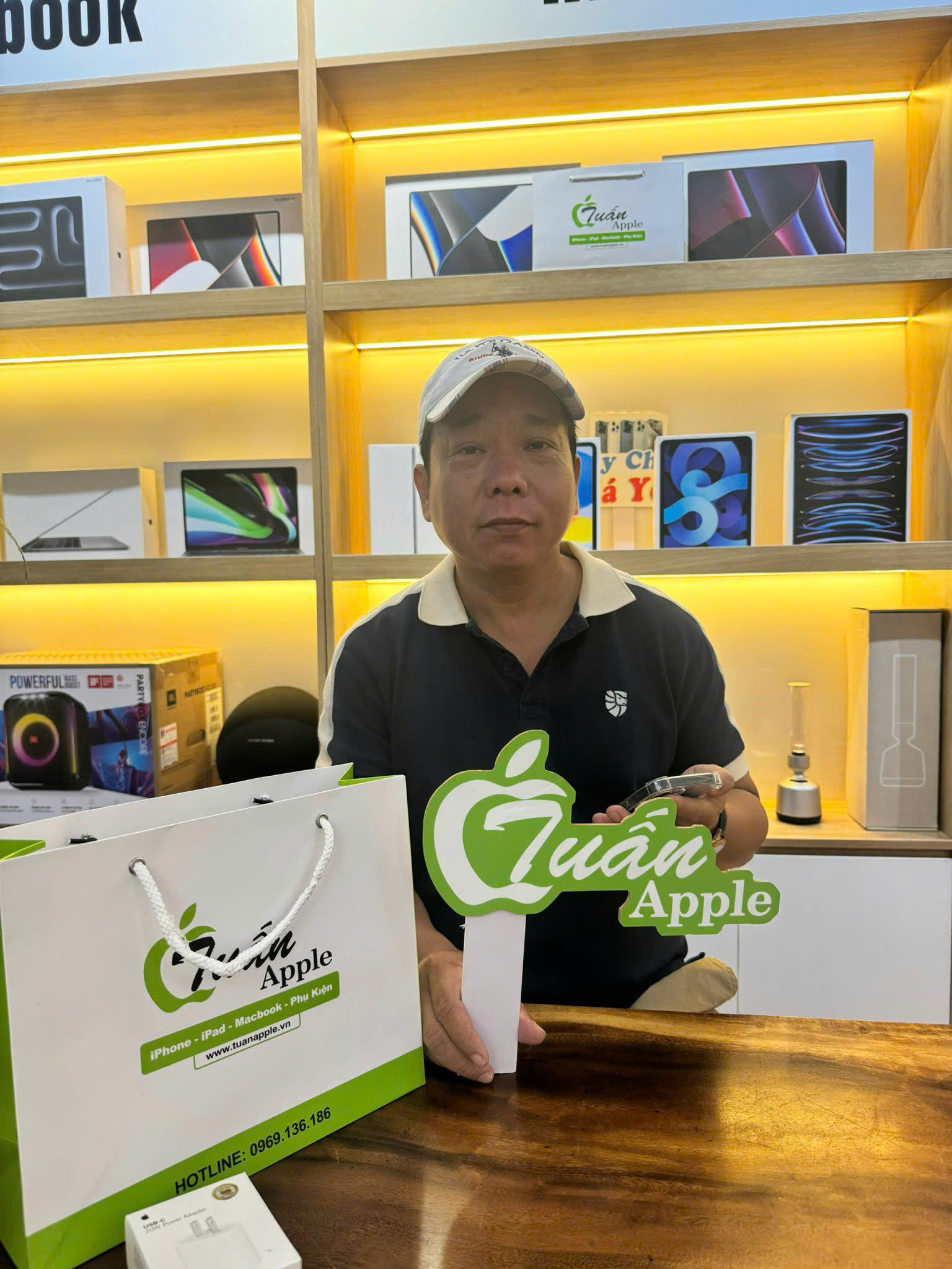 Khách hàng đã sử dụng dịch vụ thu mua iPhone cũ tại Tuấn Apple