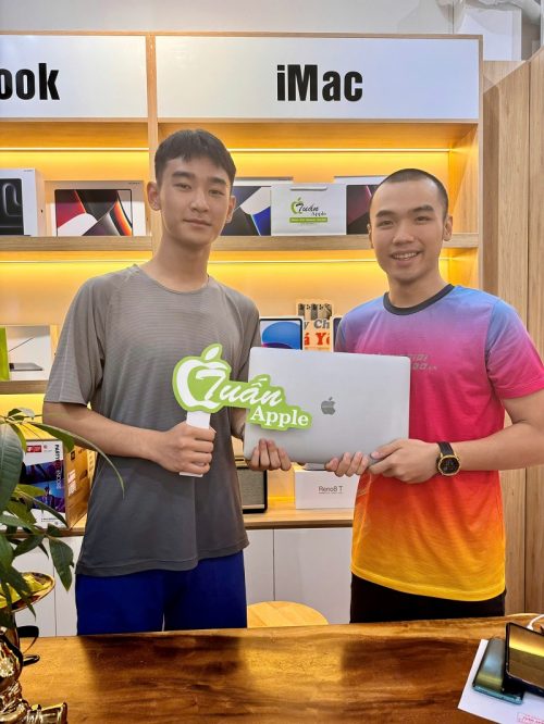 Khách hàng tại Tuấn Apple