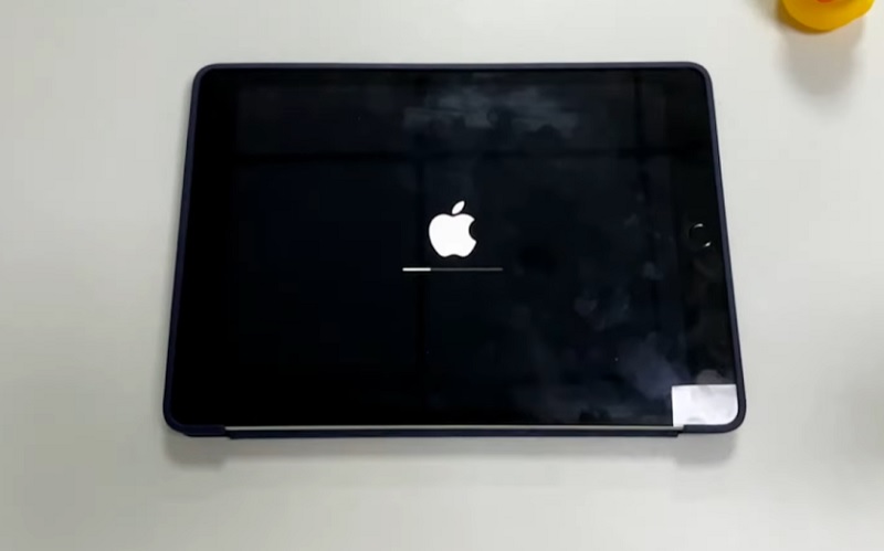 Sửa iPad không lên nguồn bằng cách Hard Reset