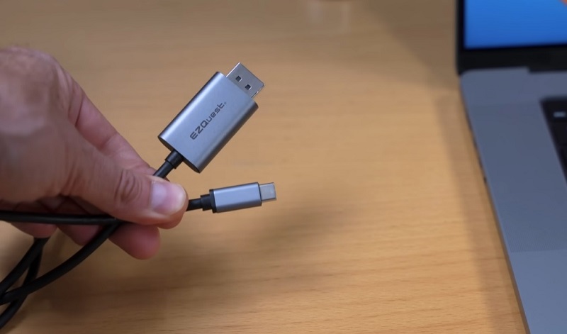 2. Kết nối Macbook với TV qua dây HDMI