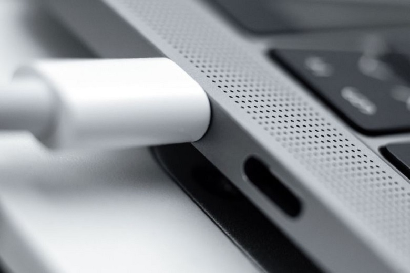 Kiểm tra các cổng kết nối macbook cũ