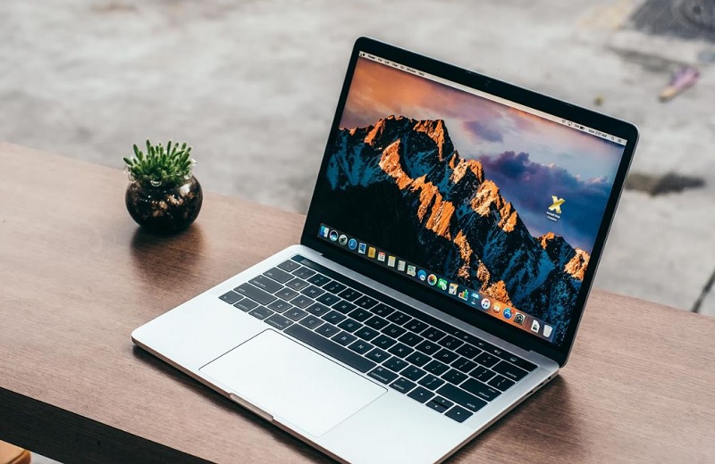 Kiểm tra màn hình Macbook cũ