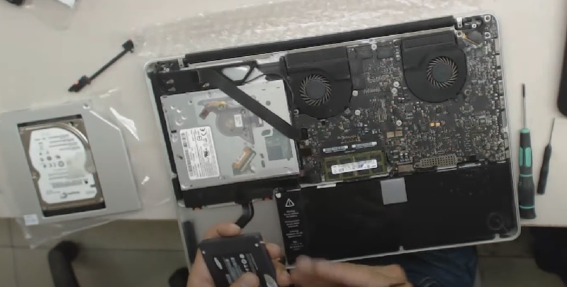 nâng cấp ổ cứng SSD cho Macbook Pro