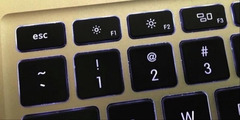 Tắt màn hình Macbook bằng cách giảm độ sáng