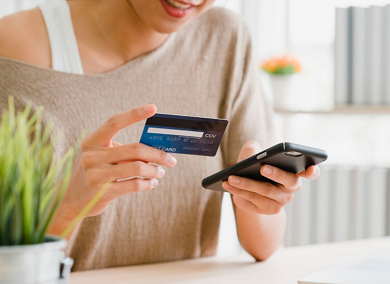 Có nên mua điện thoại trả góp không?