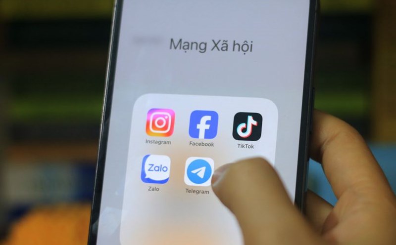 Sử dụng thiết bị khác vẫn còn đăng nhập Facebook