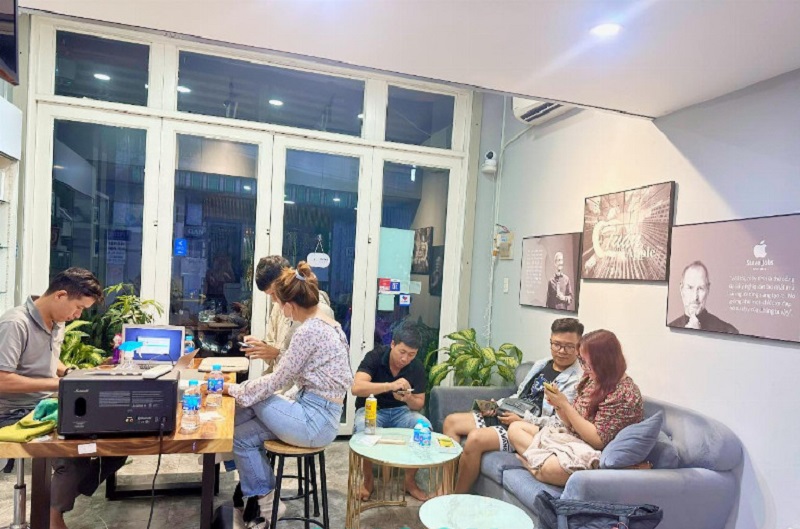 Bạn có thể chọn nhận máy trực tiếp tại cửa hàng hoặc giao tận nơi theo địa chỉ bạn cung cấp.